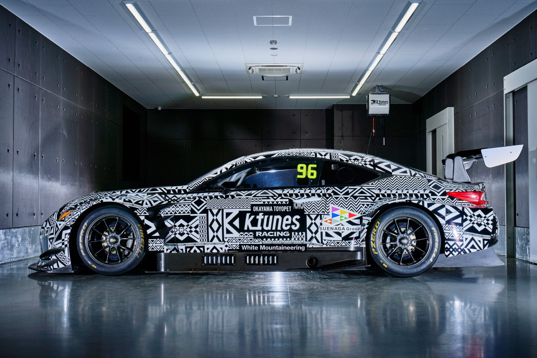 96 Lexus RC F GT3スライド02